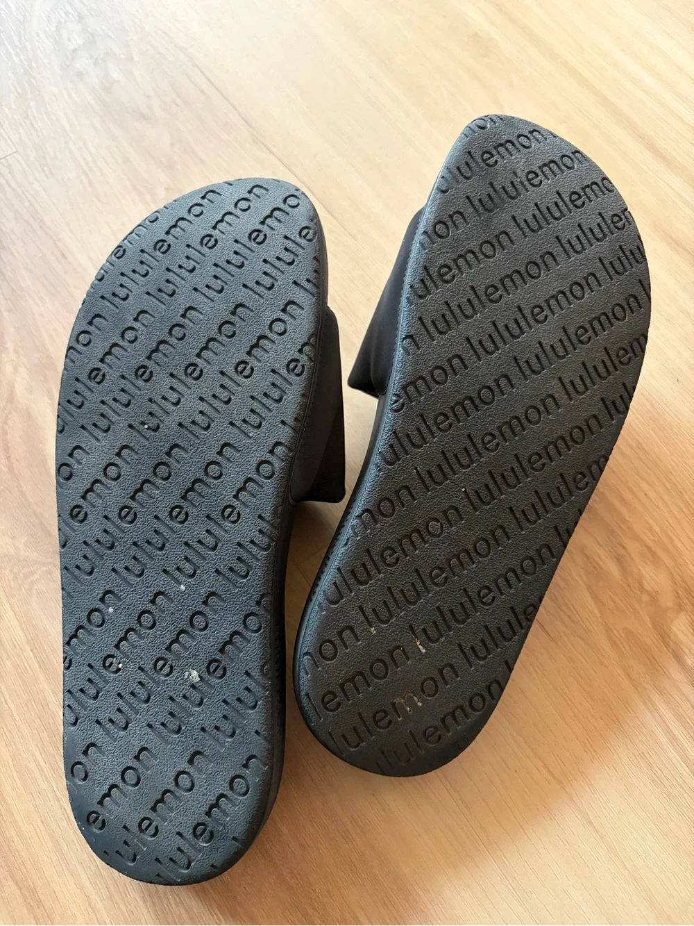Lululemon Women’s Restfeel Slide in Black